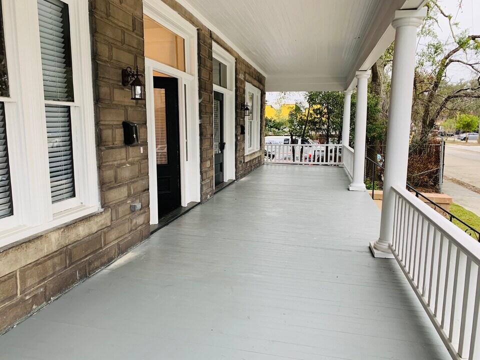 21 E 40th St in Savannah, GA - Building Photo