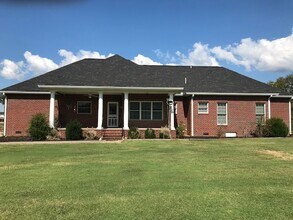 1329 Highway 70 in Kingston Springs, TN - Building Photo - Building Photo