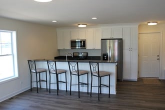 65 E Robinson Ave in Cortland, IL - Foto de edificio - Interior Photo