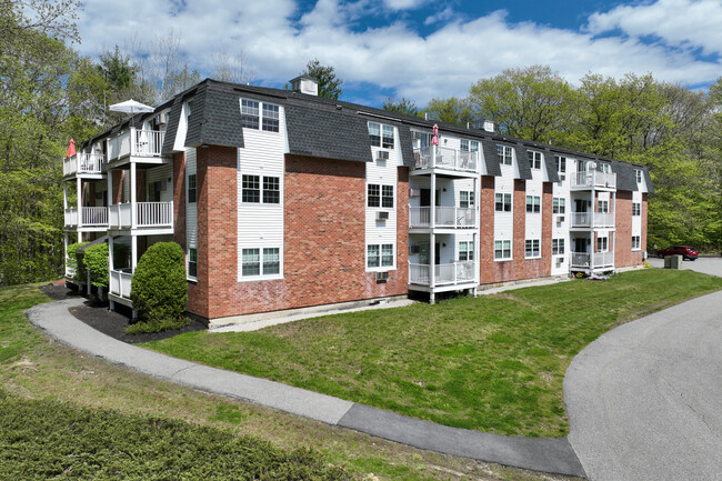 Exeter Woods in Exeter, NH - Foto de edificio - Building Photo