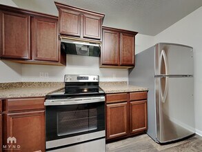 5706 Treasure Cove Rd in Baytown, TX - Foto de edificio - Building Photo