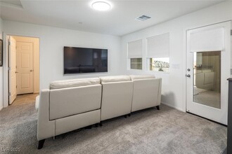 6160 Gdn Crst St in Las Vegas, NV - Foto de edificio - Building Photo