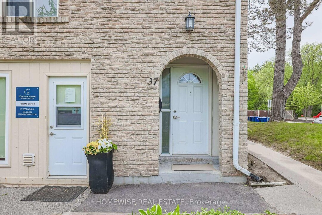 560-560 Waverly St N in Oshawa, ON - Building Photo