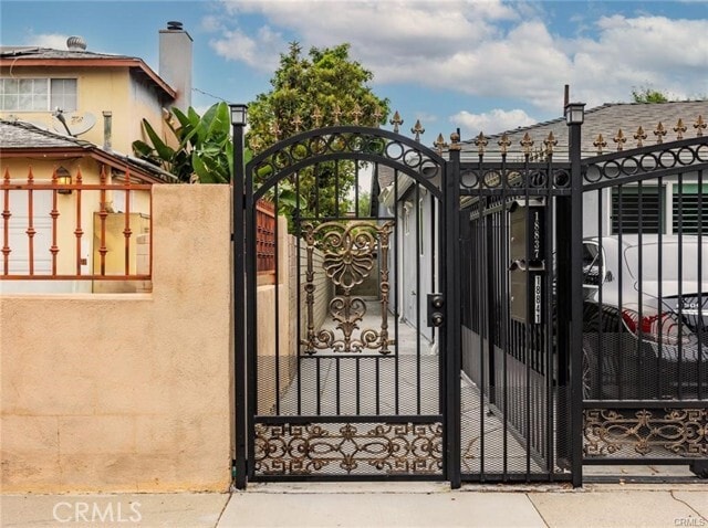 18841 Collins St in Los Angeles, CA - Building Photo - Building Photo