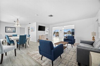 437 Hickory Rd in Venice, FL - Building Photo - Building Photo