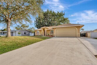 252 NW Lincoln Ave in Port St. Lucie, FL - Building Photo - Building Photo
