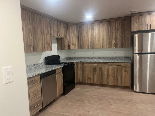 1262 N 1000 W in Clinton, UT - Building Photo - Building Photo