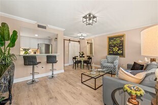 950 7th Ave S in Naples, FL - Building Photo