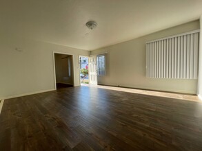 5144 W 21st St in Los Angeles, CA - Building Photo - Interior Photo