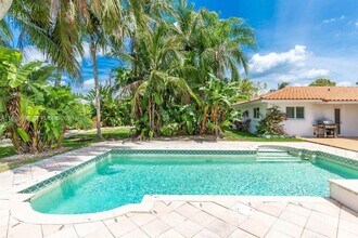 14610 Tarpon Dr in Coral Gables, FL - Building Photo - Building Photo