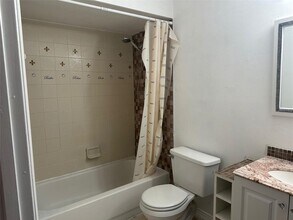 2358 Harbor Town Dr in Kissimmee, FL - Building Photo - Building Photo