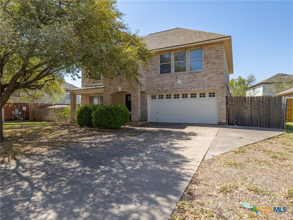 805 Betterman Dr in Pflugerville, TX - Building Photo