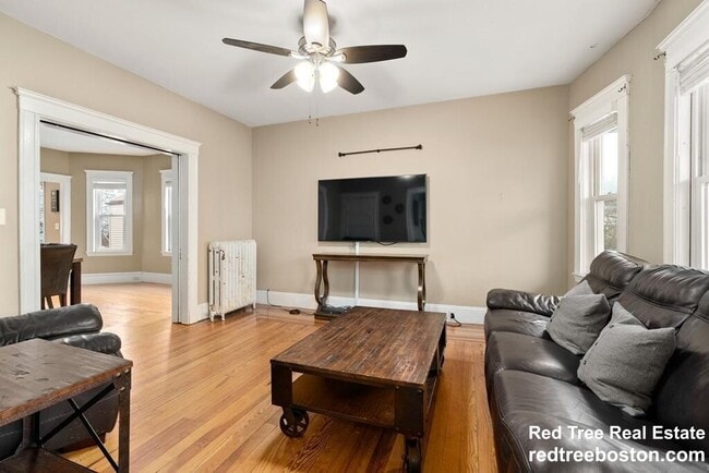 14 Bowdoin St, Unit 2 in Medford, MA - Foto de edificio - Building Photo