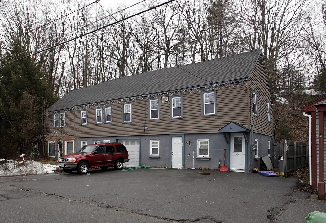 20 Ayer Rd in Shirley, MA - Foto de edificio