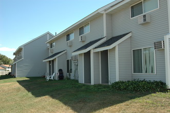 Abbey Field Townhomes in St Francis, MN - Building Photo - Building Photo