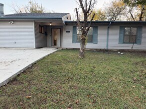 1105 Highland Dr in Grand Prairie, TX - Building Photo - Building Photo