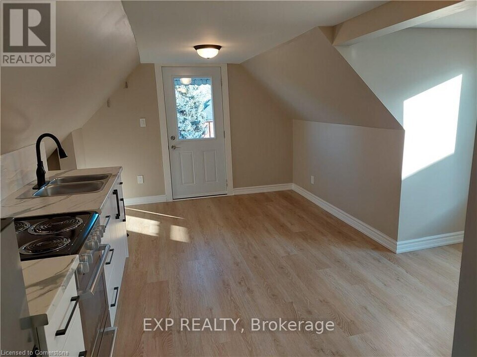 148 Gibson Ave in Hamilton, ON - Building Photo