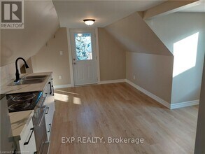 148 Gibson Ave in Hamilton, ON - Building Photo - Building Photo