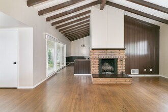 4104 Via Largavista in Palos Verdes Estates, CA - Foto de edificio - Building Photo