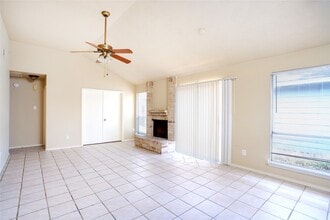 11047 Grassyglen Dr in Houston, TX - Building Photo - Building Photo