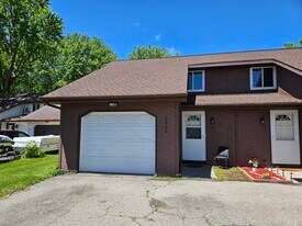 2342 S Ridge Rd, Unit 2342 S. Ridge Rd in Ashwaubenon, WI - Building Photo