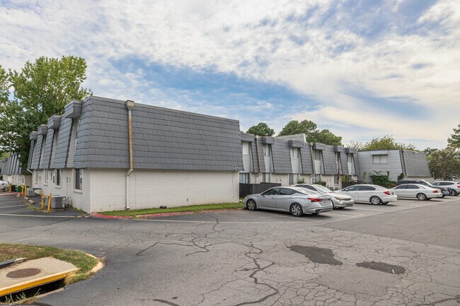 De Soto Park Apartments in Little Rock, AR - Building Photo - Building Photo