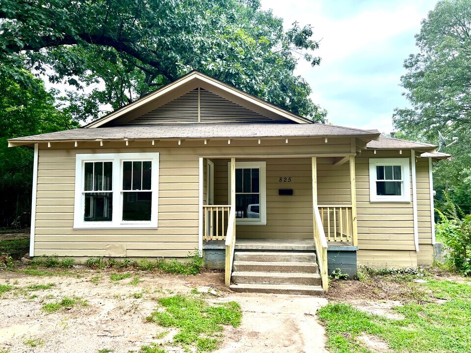 825 Lincoln St in Malvern, AR - Building Photo