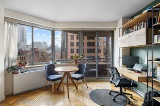 401 E 84th St in New York, NY - Foto de edificio - Building Photo