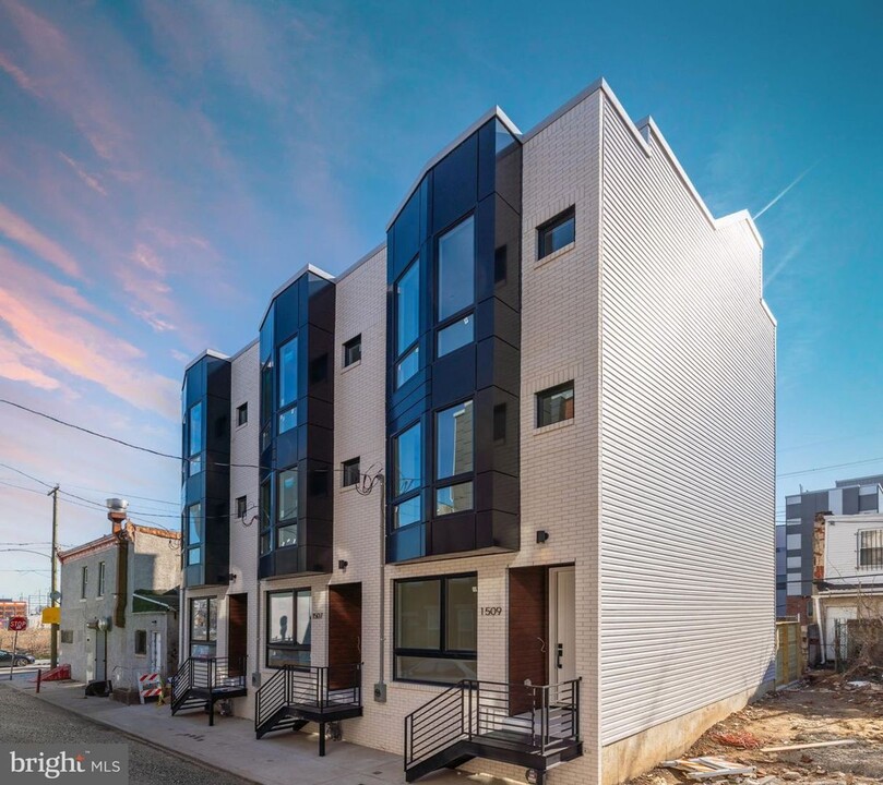 1509 S Bambrey St in Philadelphia, PA - Building Photo