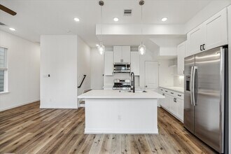 2333 Hoskins Dr in Houston, TX - Building Photo - Building Photo