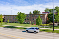 Regent-West Apartments in Whitewater, WI - Building Photo - Building Photo