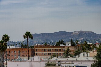 Berendo in Los Angeles, CA - Foto de edificio - Interior Photo