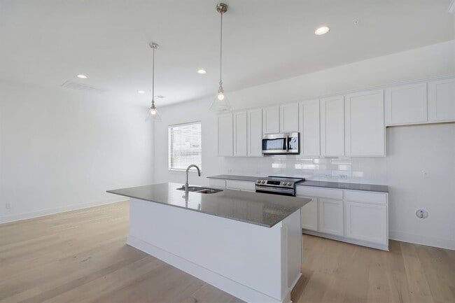 property at 2050 Lohmans Spur Rd