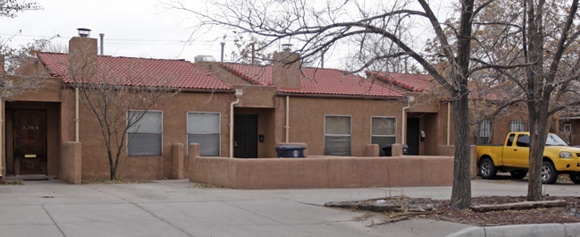 318-320 Columbia Dr SE in Albuquerque, NM - Building Photo - Building Photo