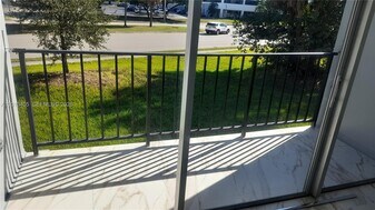 310 Fontainebleau Blvd in Miami, FL - Building Photo