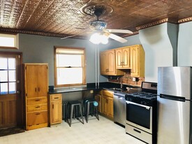 211 S Eaton St, Unit 0707 in Baltimore, MD - Building Photo