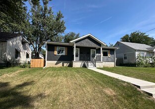 1111 S Ohio Ave in Davenport, IA - Building Photo - Building Photo