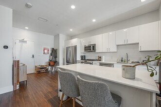 205 Maverick St in Boston, MA - Building Photo - Building Photo