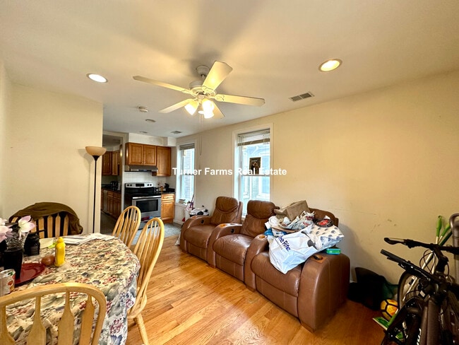 10 Moreland St, Unit 2