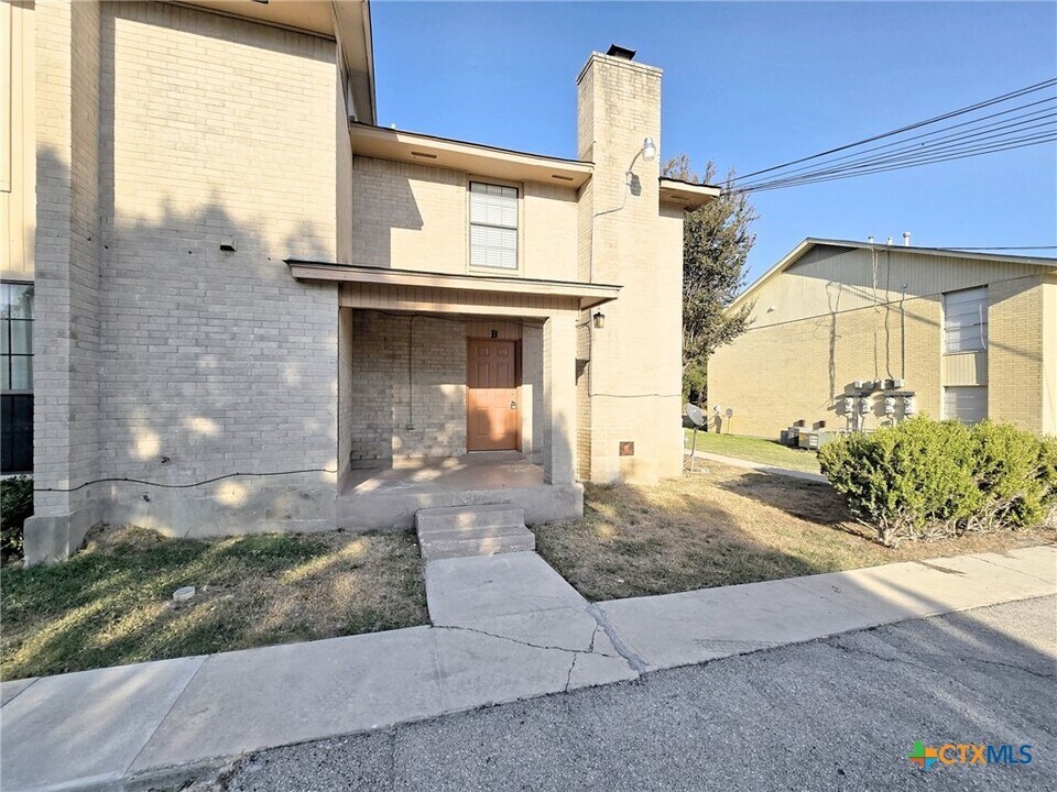 1024 Mission Dr in New Braunfels, TX - Building Photo