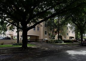 Villas Capellanias in Coral Gables, FL - Foto de edificio - Building Photo