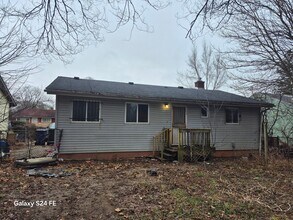 622 W York Ave in Flint, MI - Foto de edificio - Building Photo