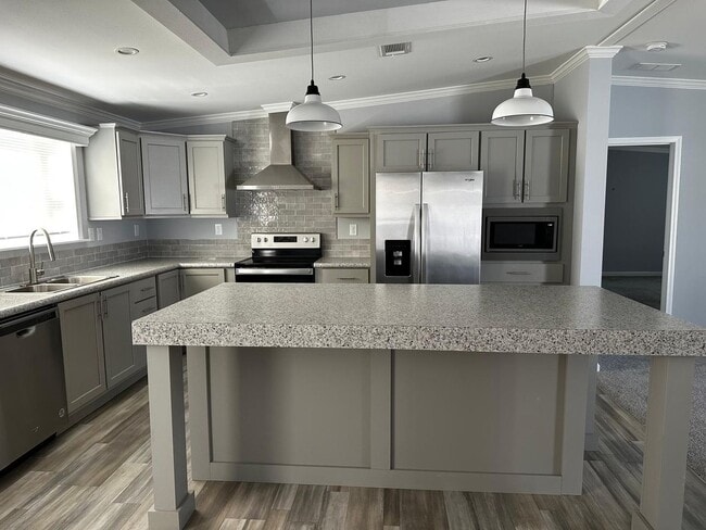 15591 Charmwood Dr in Hudson, FL - Building Photo - Building Photo