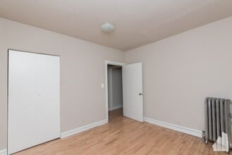 5660 N Ridge Ave, Unit 62-2B in Chicago, IL - Foto de edificio - Building Photo