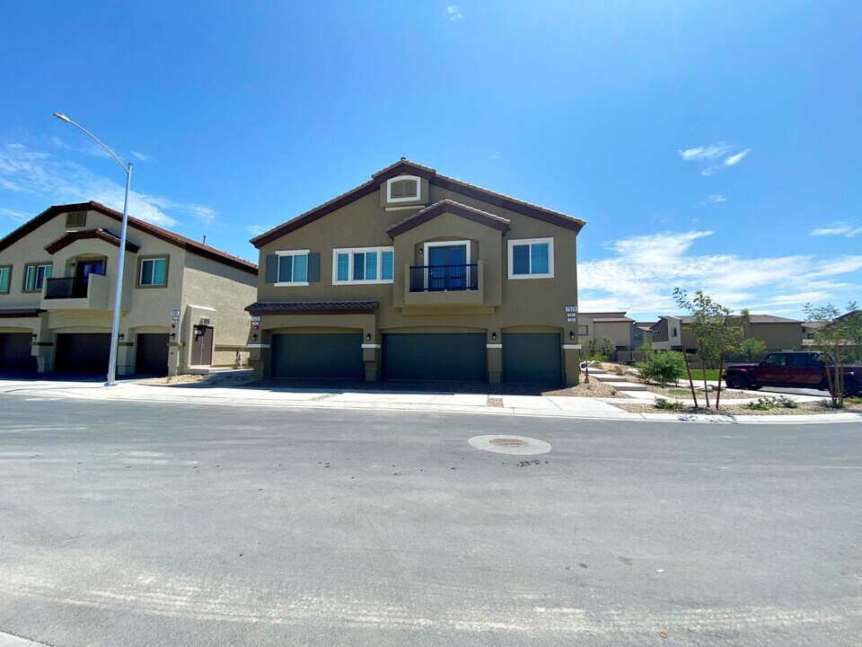 7520 Pink Moon St in North Las Vegas, NV - Foto de edificio