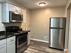 1612 Honeysuckle Rd in Raleigh, NC - Building Photo - Building Photo