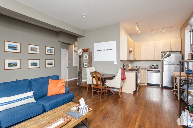 2209 W Race Ave, Unit 3 in Chicago, IL - Building Photo - Building Photo