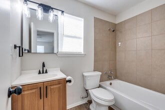 1833 Pelican Dr N in Azle, TX - Building Photo - Building Photo