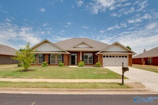 512 Summer Cove Cir NW in Madison, AL - Building Photo