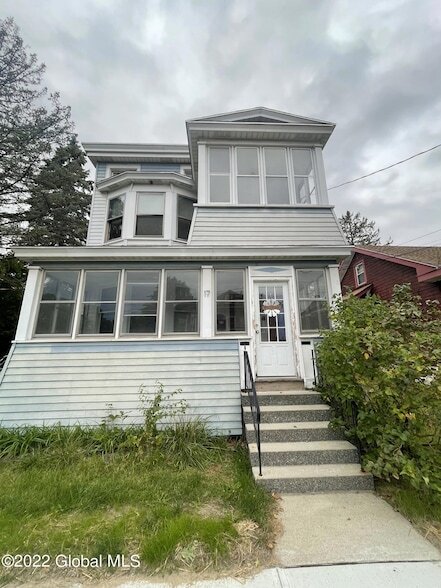 property at 17 Putnam St